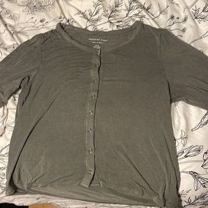 Long sleeve soft shirt  cropped fit.